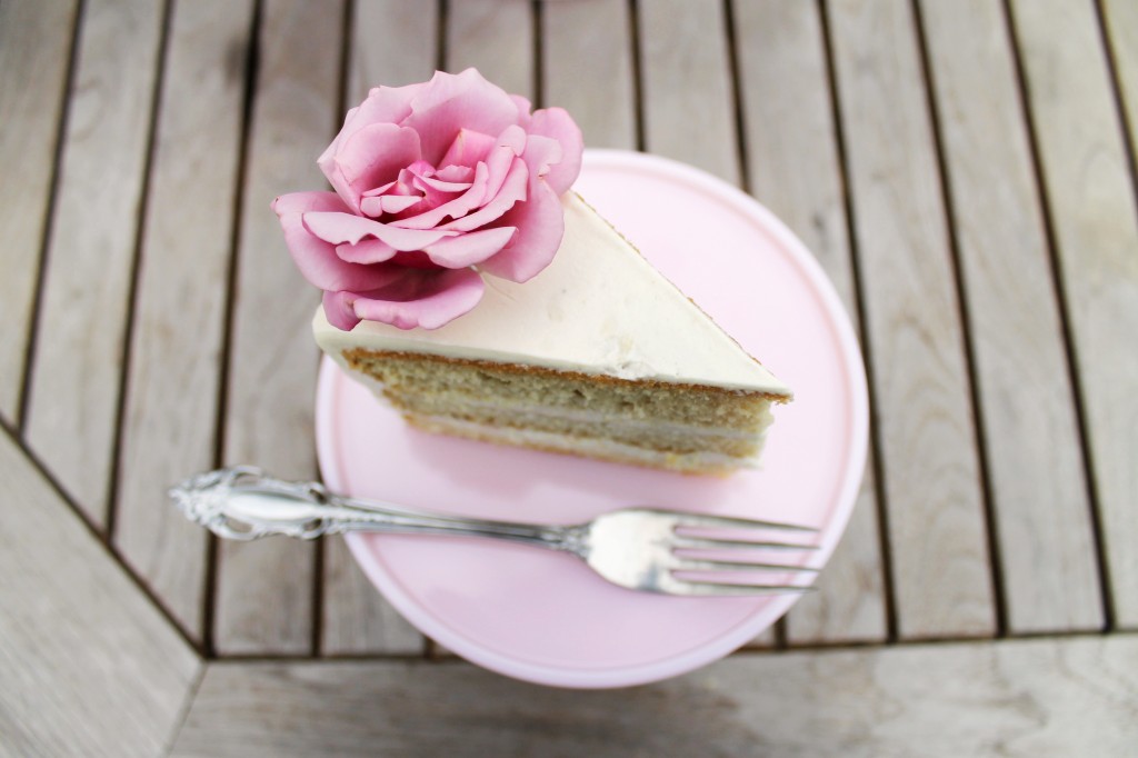 The Whiteout Cake: White Layer Cake with White Chocolate Frosting | Bakerita