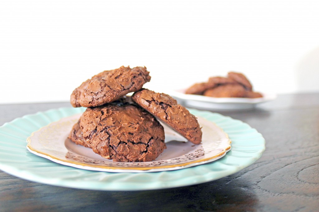Dark Chocolate Almond Meringue Cookies (Gluten-Free) | Bakerita