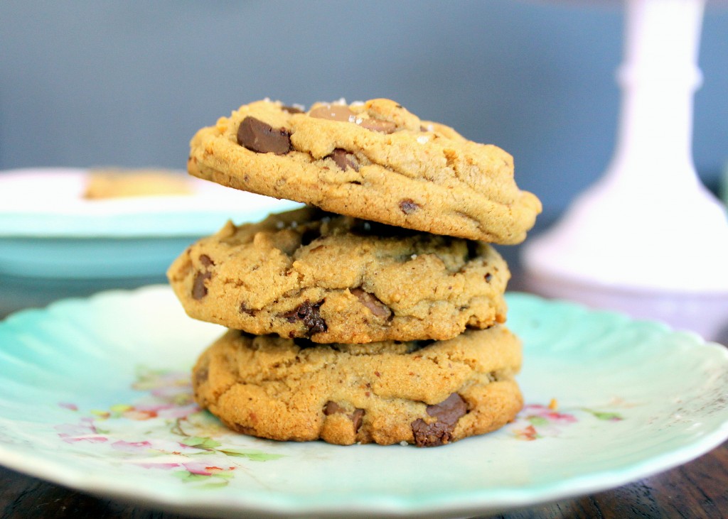 Browned Butter Pecan Chocolate Chip Cookies | Bakerita.com