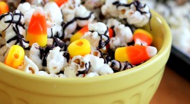 White Chocolate Candy Corn Popcorn (perfect for Halloween!) | Bakerita.com