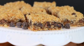 Carmelitas (Caramel and Chocolate sandwiched between Oatmeal Cookie Crust!) | Bakerita