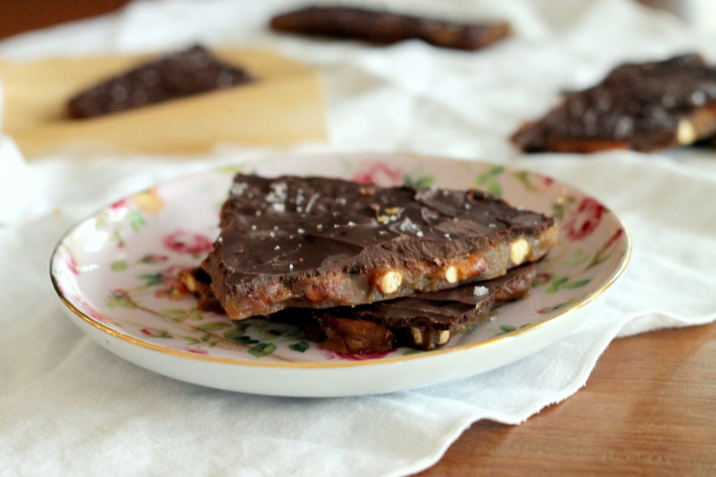 Dark Chocolate Pretzel Toffee | Bakerita.com