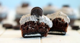 Cookies and Cream Cupcakes | Bakerita.com