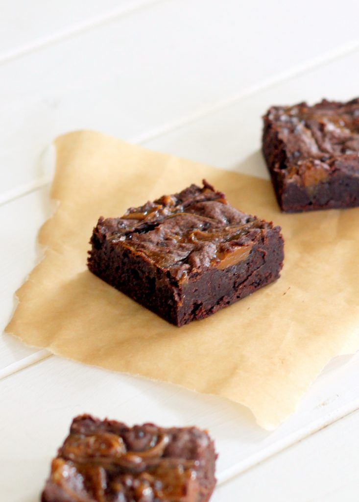 Salted Dulce De Leche Brownies (made in one bowl!) | Bakerita.com