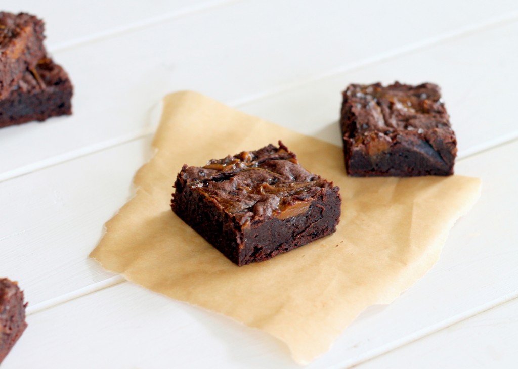 Salted Dulce De Leche Brownies (made in one bowl!) | Bakerita.com