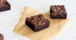 Salted Dulce De Leche Brownies (made in one bowl!) | Bakerita.com