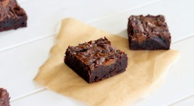 Salted Dulce De Leche Brownies (made in one bowl!) | Bakerita.com