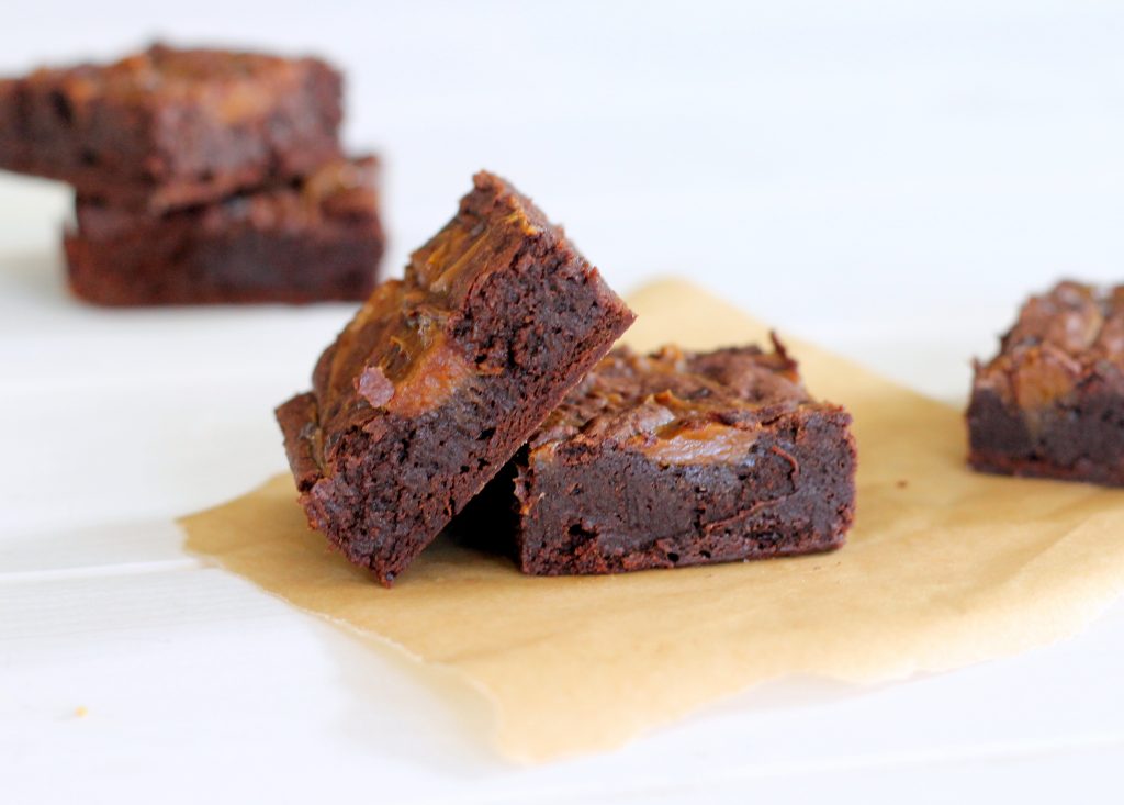 Salted Dulce De Leche Brownies (made in one bowl!) | Bakerita.com