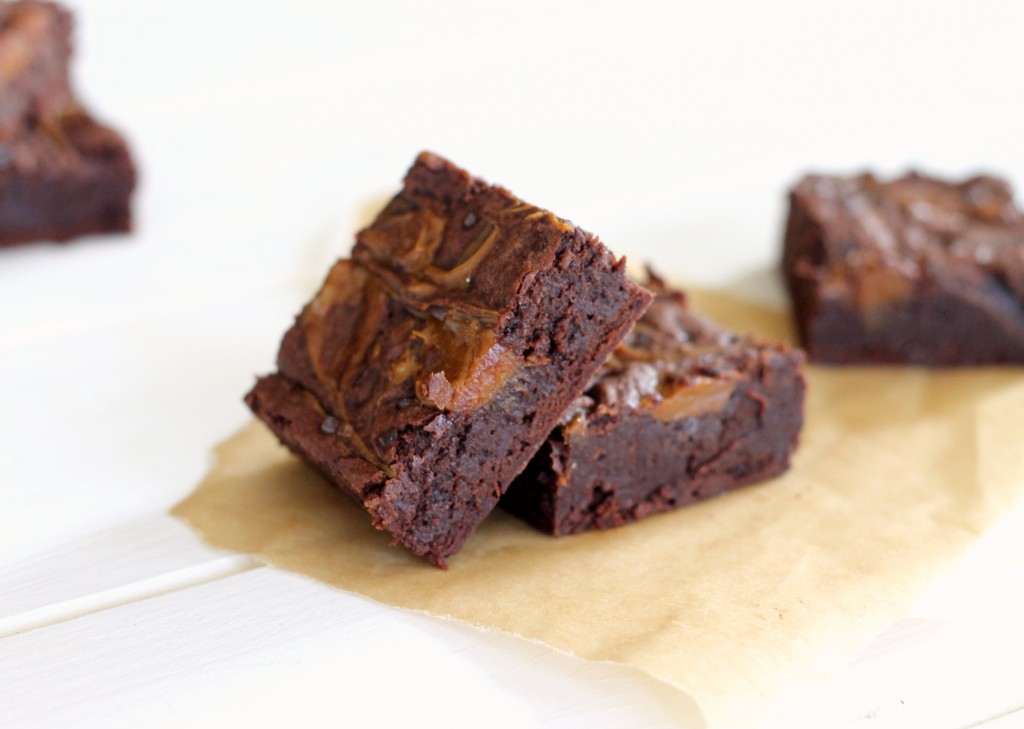 Salted Dulce De Leche Brownies (made in one bowl!) | Bakerita.com