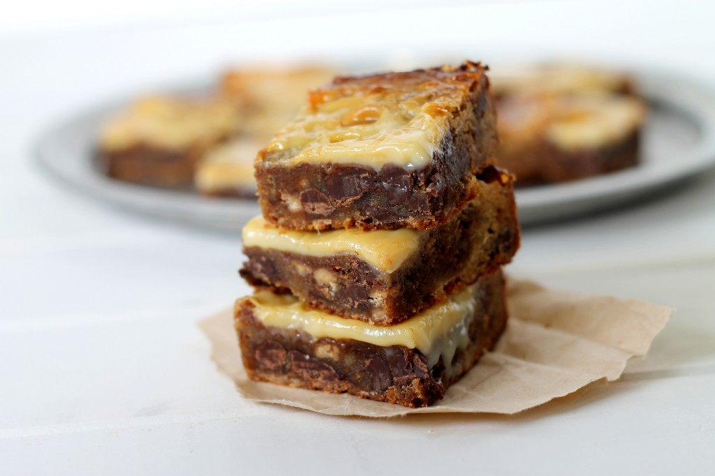 Gooey Toffee Chocolate Blondies [A chewy brown sugar blondie full of toffee bits and chocolate chunks, topped with caramelized sweetened condensed milk. Oh yeah!] | Bakerita.com