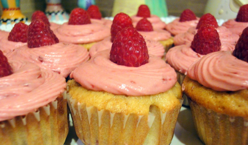These White Chocolate Raspberry Cupcakes are one of the best cupcakes I've ever made. You'll definitely enjoy these wonderful gems!