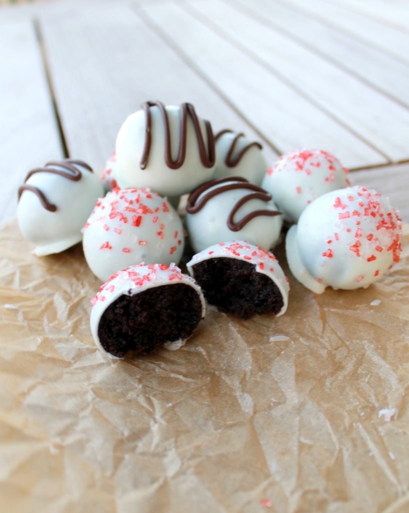 These Chocolate Peppermint Truffles are made with just three ingredients!! The chocolate peppermint Oreo truffle filling is creamy and refreshing. These will fly off the dessert plate.