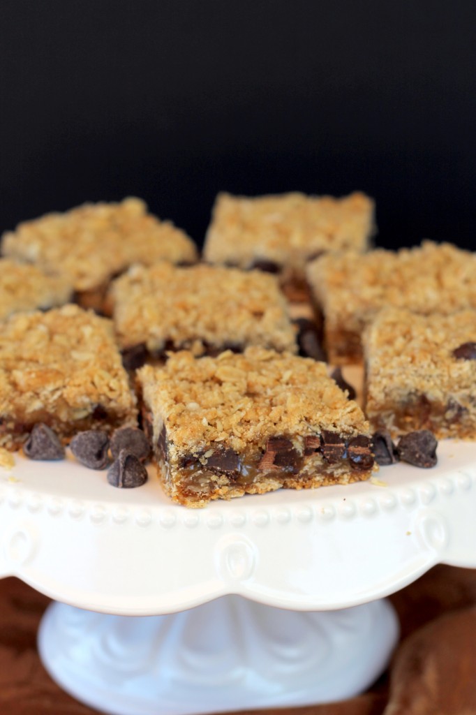 These Caramelitas are chewy bars with caramel and chocolate sandwiched between a crunchy, delicious oatmeal cookie crust! It's an easy, delicious recipe.