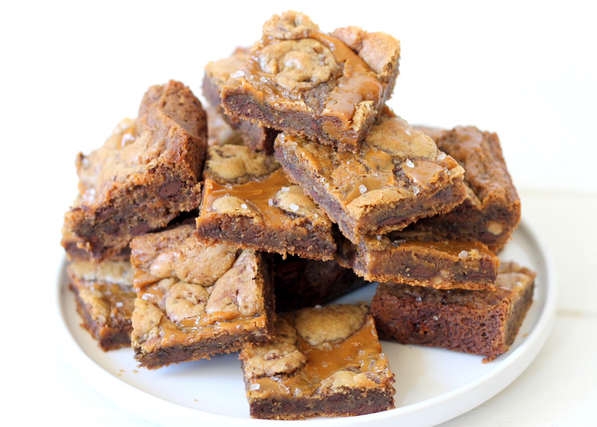 Salted Dulce De Leche Cookie Bars - Bakerita
