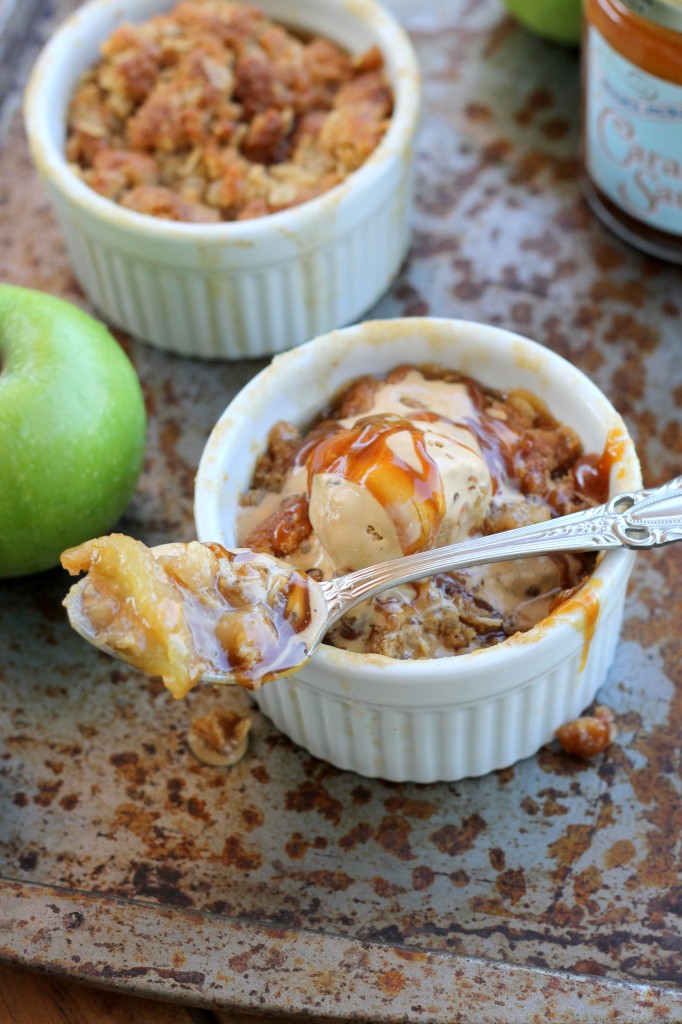 This Caramel Apple Crumble features spiced, caramel-coated apples and a deliciously crunchy & buttery crumble topping. This easy recipe is also gluten-free!