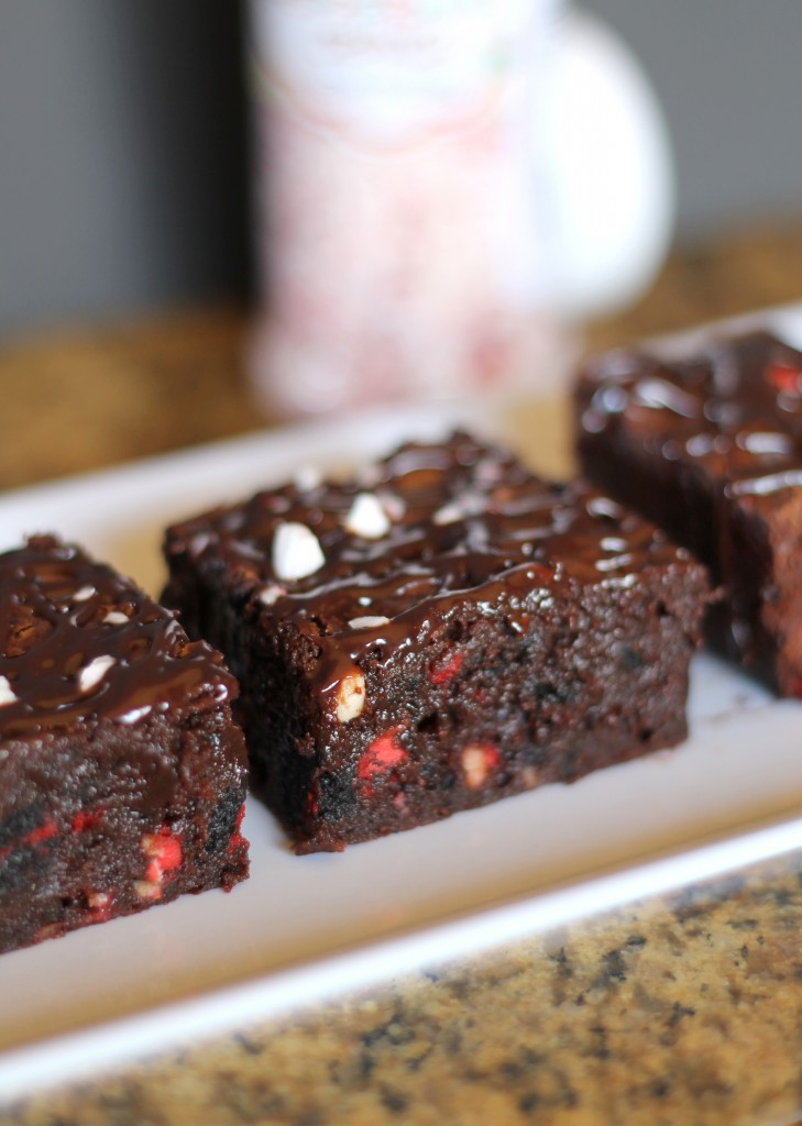 These Peppermint Oreo Fudge Brownies are filled with Oreos and peppermint chips, and drizzled with dark chocolate peppermint ganache. Perfect for the holidays!