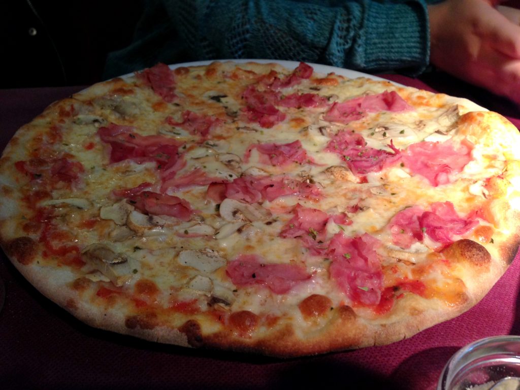 Pizza with Iberian Ham and Mushrooms from Toscana Ristorante in Barcelona | Bakerita.com