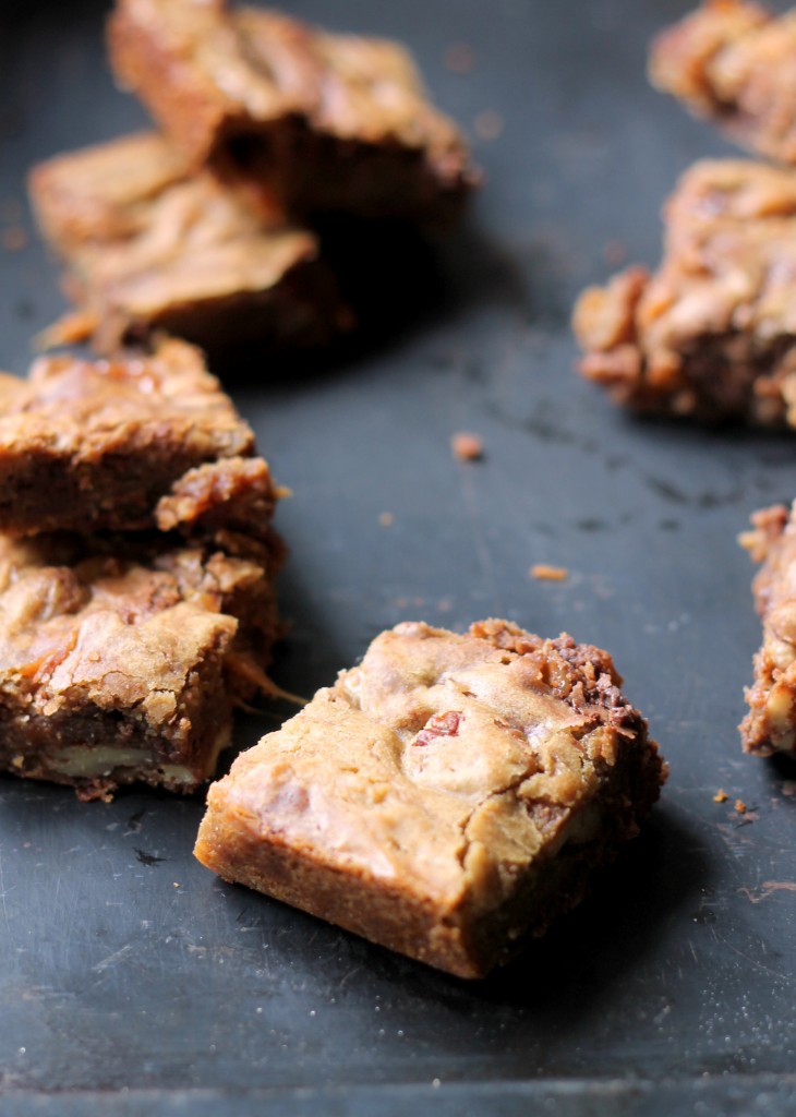 These one-bowl Browned Butter Caramel Pecan Chocolate Chip Blondies are chewy, easy, and totally delicious! This easy recipe will be a new favorite.