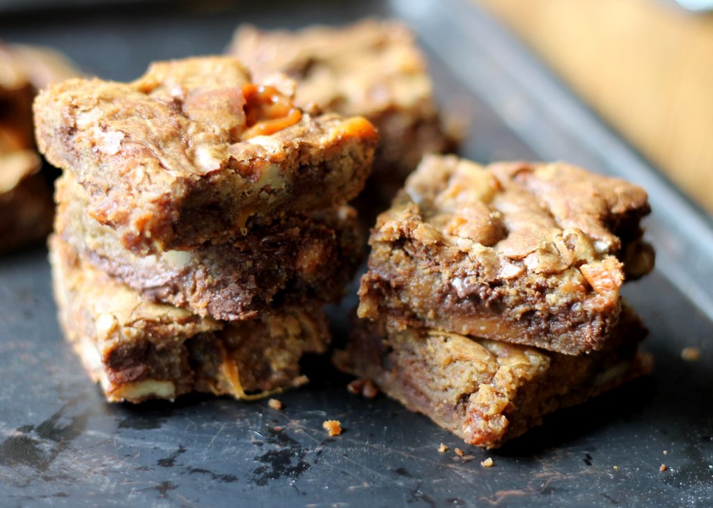 These one-bowl Browned Butter Caramel Pecan Chocolate Chip Blondies are chewy, easy, and totally delicious! This easy recipe will be a new favorite.