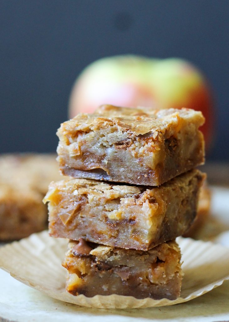 These Apple Cinnamon Blondies have sautéed apples and cinnamon chips for the ultimate portable fall treat! This easy recipe comes together quickly and tastes like apple pie.