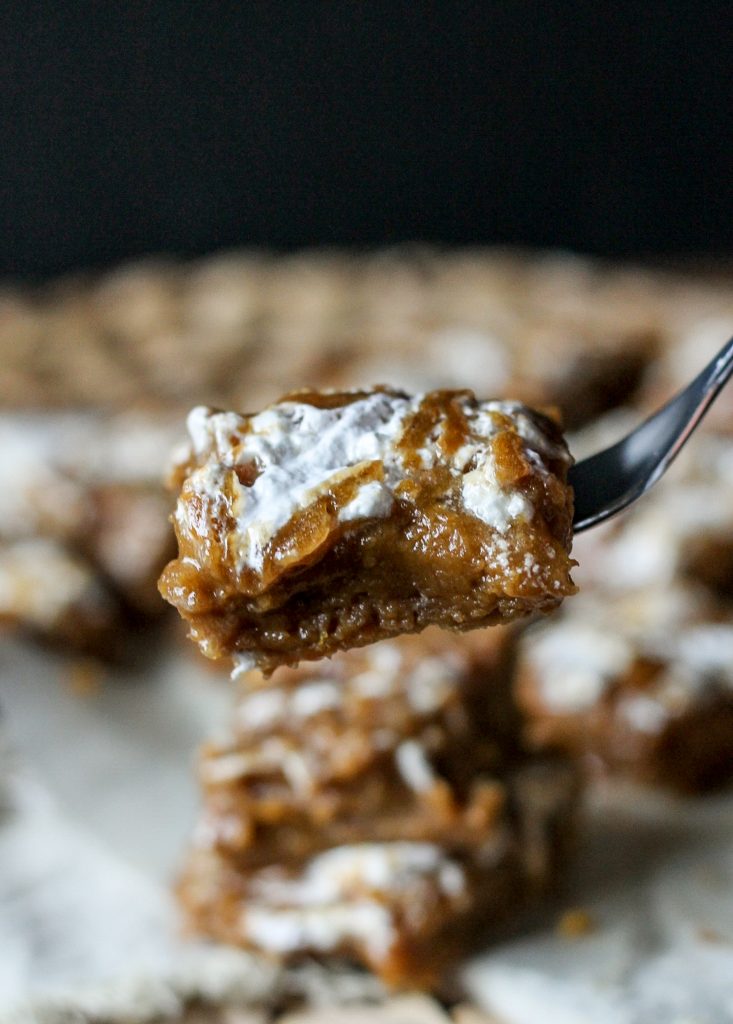 These Pumpkin Caramel Marshmallow Fluff Bars are gooey, sweet, and irresistible! These easy bars are sure to be devoured quickly. | Recipe from Bakerita.com