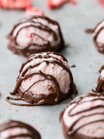These No-Bake Chocolate Dipped Strawberry Macaroons are packed with strawberry flavor! It's hard to resist these creamy gluten-free, Paleo + vegan coconut macaroons, and the chocolate dip and drizzle makes them even more delicious.