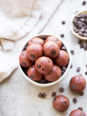 These Red Velvet Cookie Dough Bites are the perfect quick & easy snack or dessert! These gluten-free, paleo and vegan cookie dough bites are naturally tinted with a healthy superfood powder.