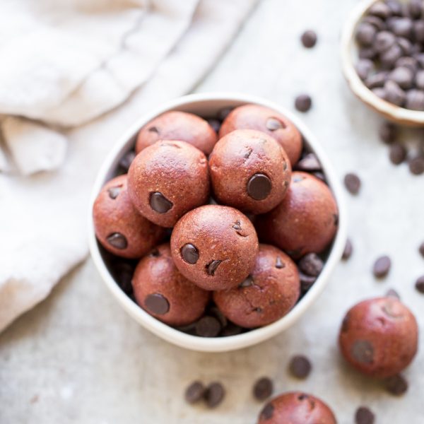 These Red Velvet Cookie Dough Bites are the perfect quick & easy snack or dessert! These gluten-free, paleo and vegan cookie dough bites are naturally tinted with a healthy superfood powder.