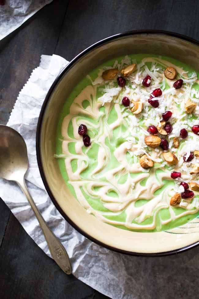 Avocado Smoothie Bowl with Cashew Cream - Ready in 5 minutes, protein packed and full of superfoods! This will be your new favorite detox breakfast! | Foodfaithfitness.com |