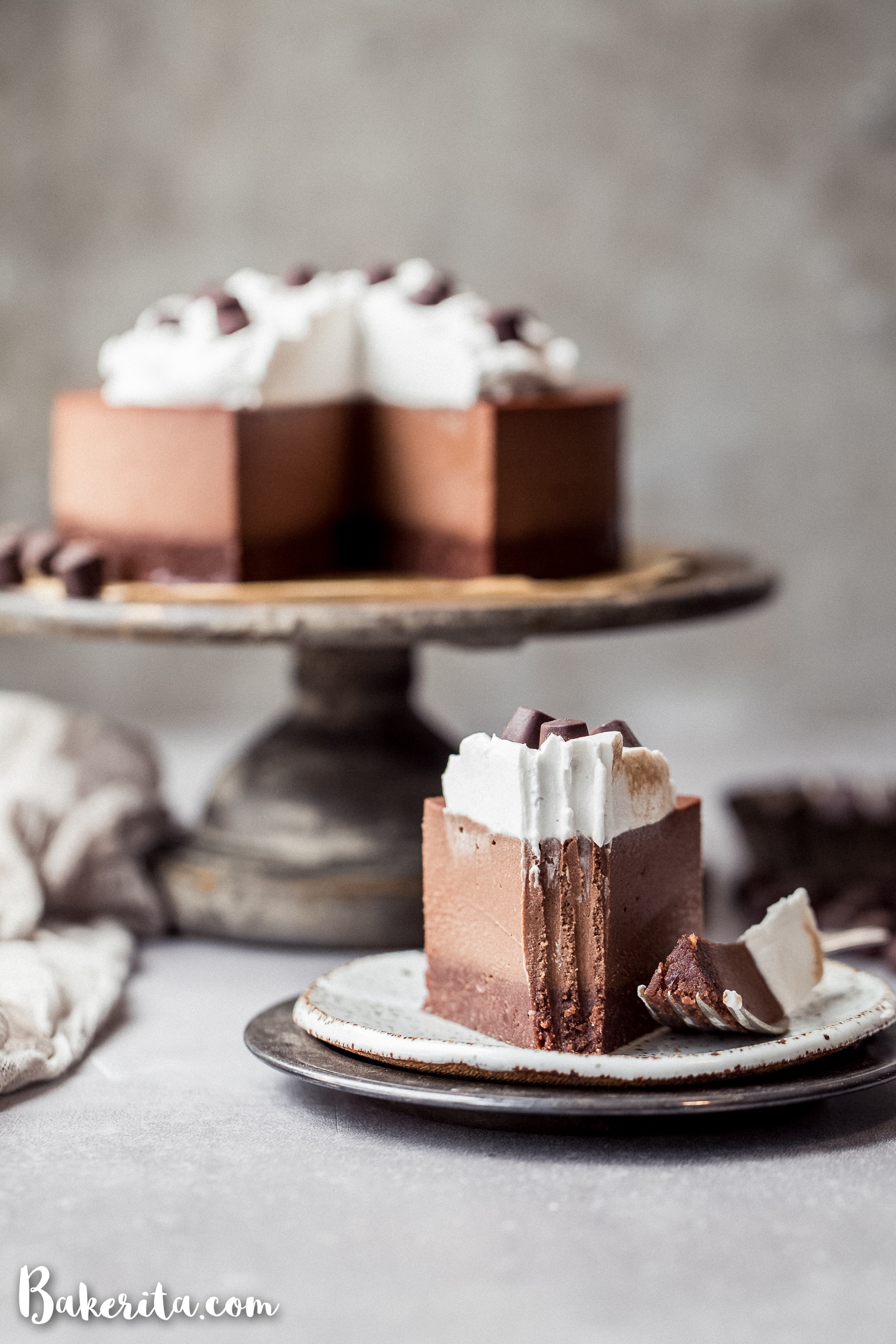 With a raw cakey chocolate crust and a decadently creamy chocolate filling, this gluten-free and vegan Chocolate Cream Pie will make you swoon! No baking necessary.